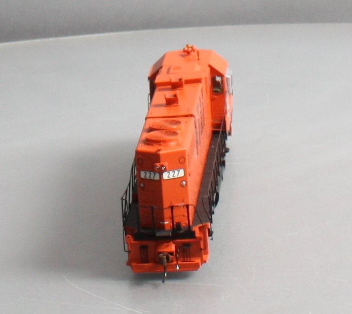 Athearn G65415 HO DT&I GP38-2 Phase 1A Diesel Locomotive w/DCC & Sound #227