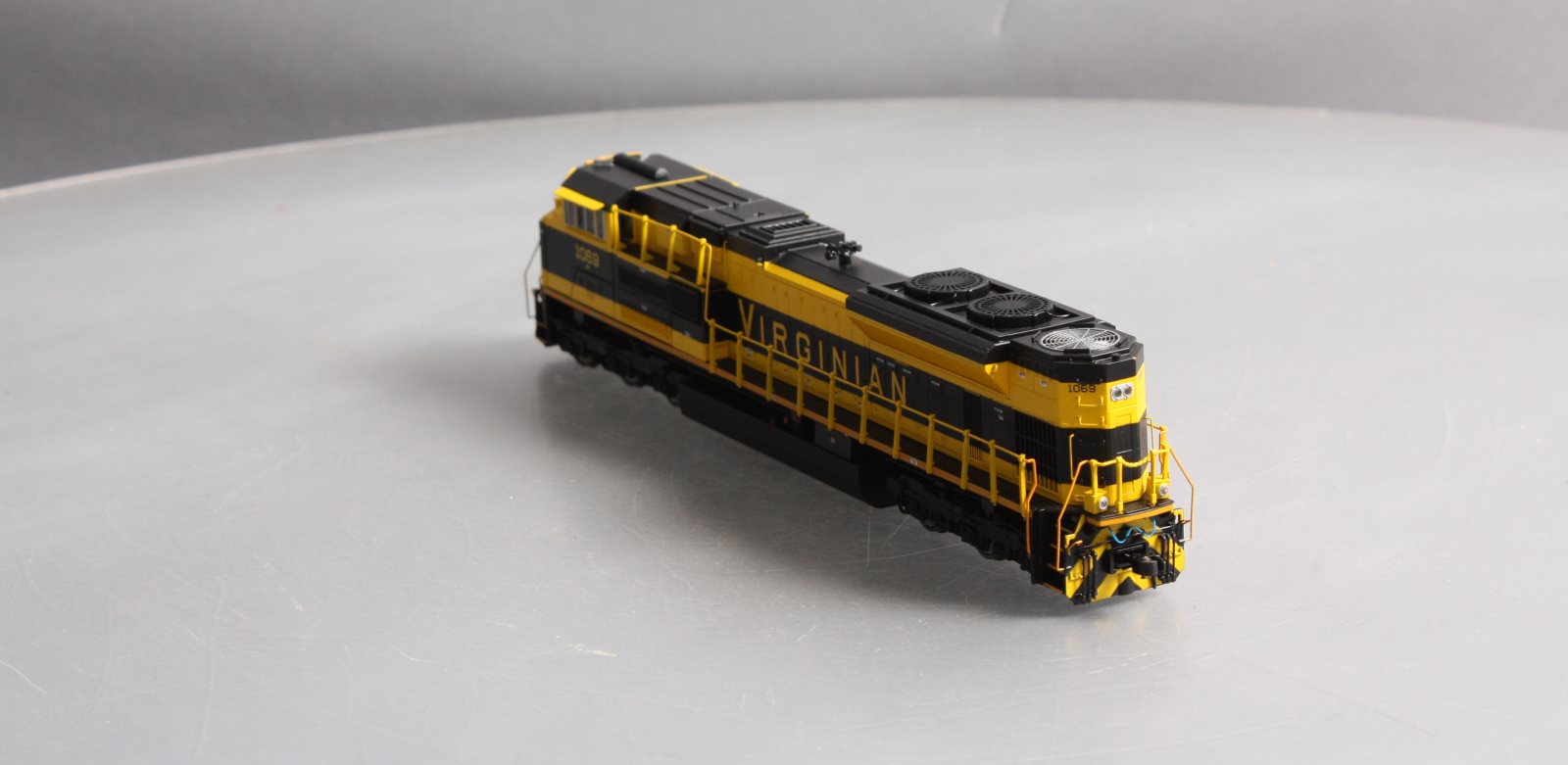 MTH 80-2246-1 HO Virginian SD70ACe Diesel Engine #1069 w/DCC