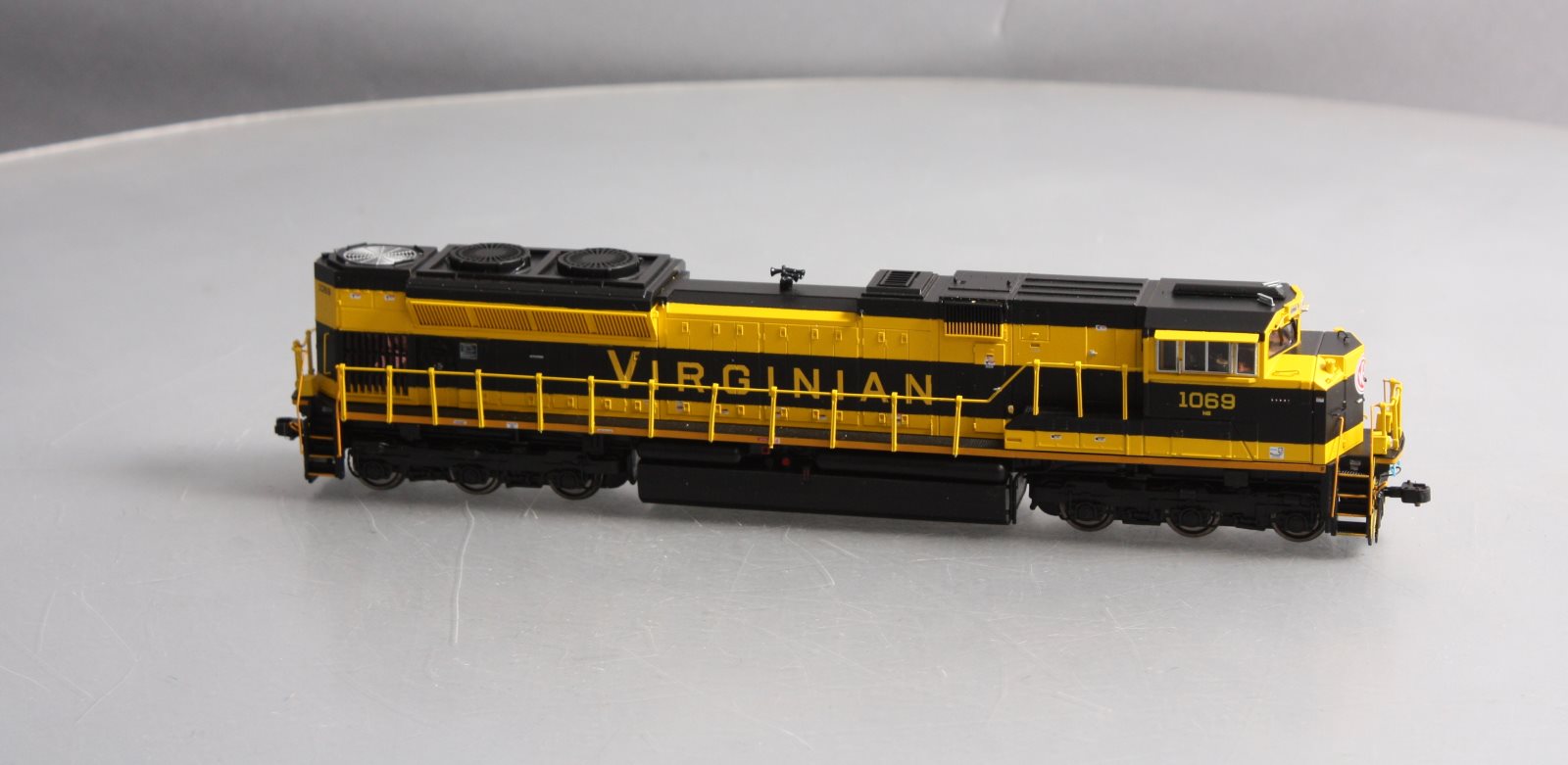 MTH 80-2246-1 HO Virginian SD70ACe Diesel Engine #1069 w/DCC
