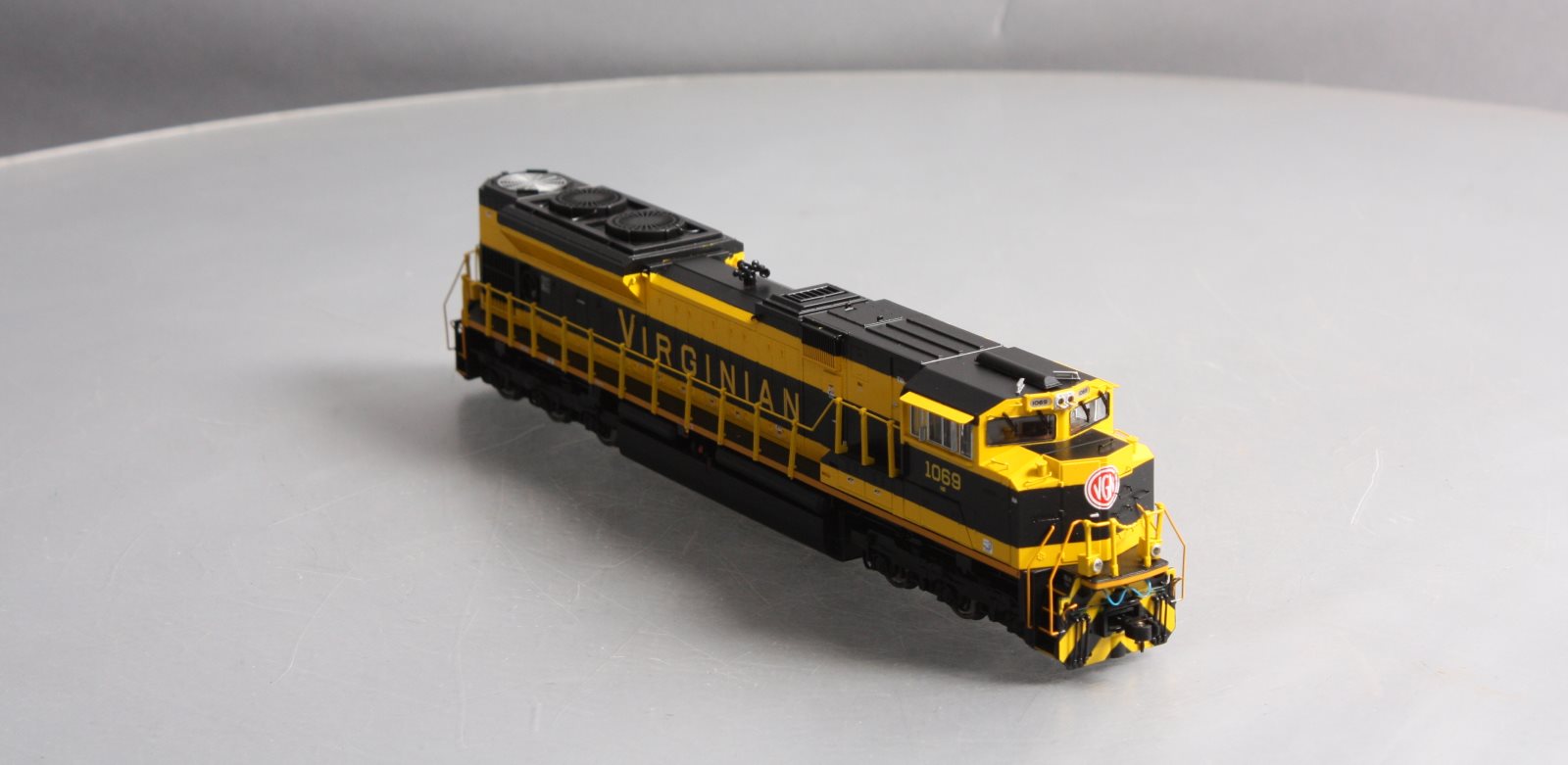 MTH 80-2246-1 HO Virginian SD70ACe Diesel Engine #1069 w/DCC