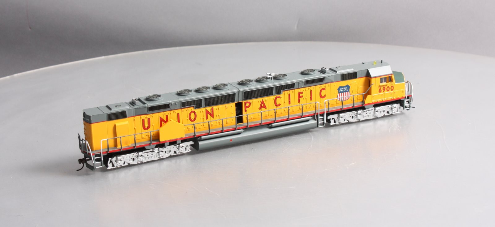 Bachmann 65101 HO Union Pacific EMD DDA40X Diesel Locomotive Sound/DCC #6900