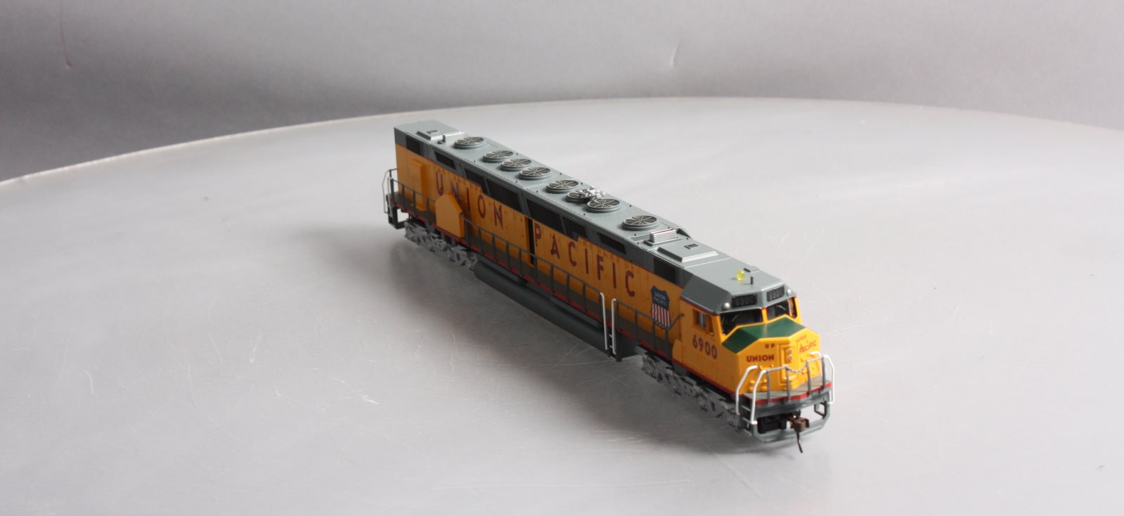 Bachmann 65101 HO Union Pacific EMD DDA40X Diesel Locomotive Sound/DCC #6900