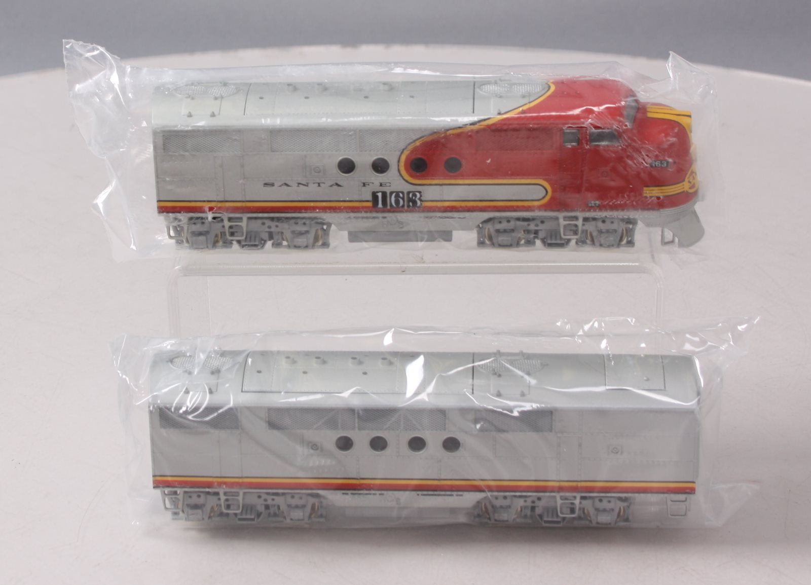 Stewart 5068 HO Santa Fe Diesel EMD FT A (Powered) - B (Dummy) Set #163