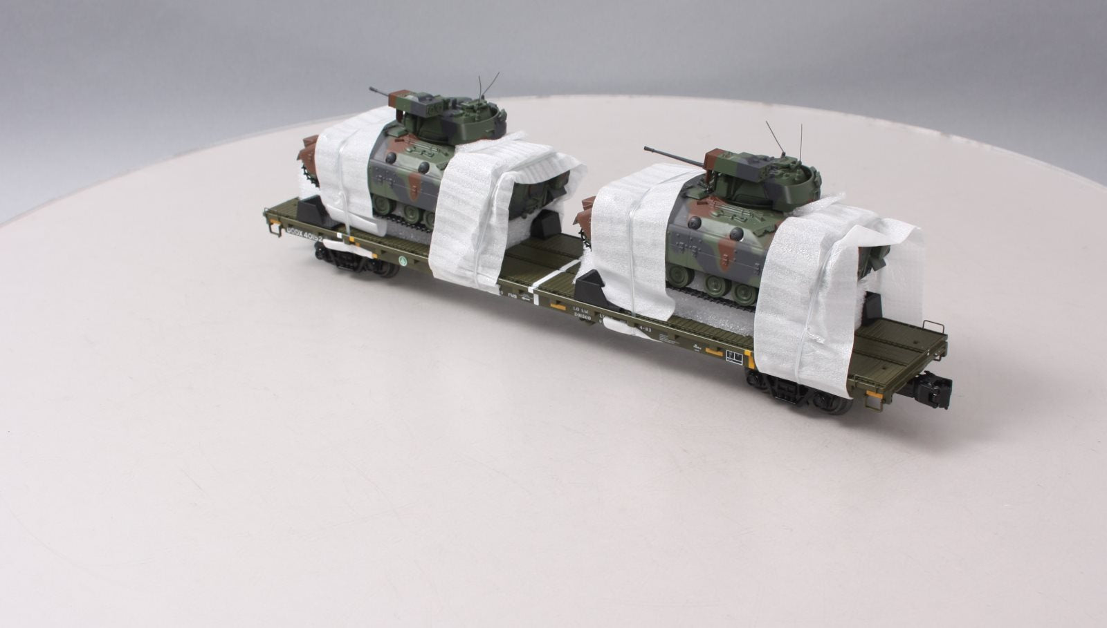 MTH 20-95426 O U.S. Army 60' Flat Car w/(2) Bradley Fighting Vehicles #40152
