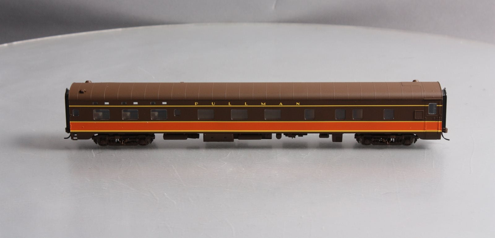 Walthers 932-16723 HO IC 6-6-4 Sleeper Pullman Car