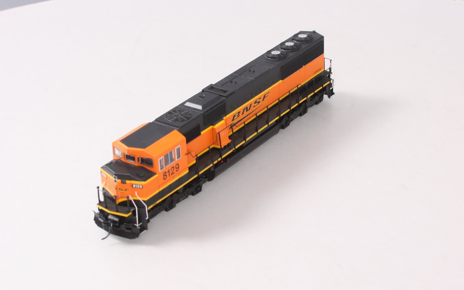 Walthers 910-20304 HO BNSF EMD SD60M Diesel Locomotive #8129 w/ Sound/DCC
