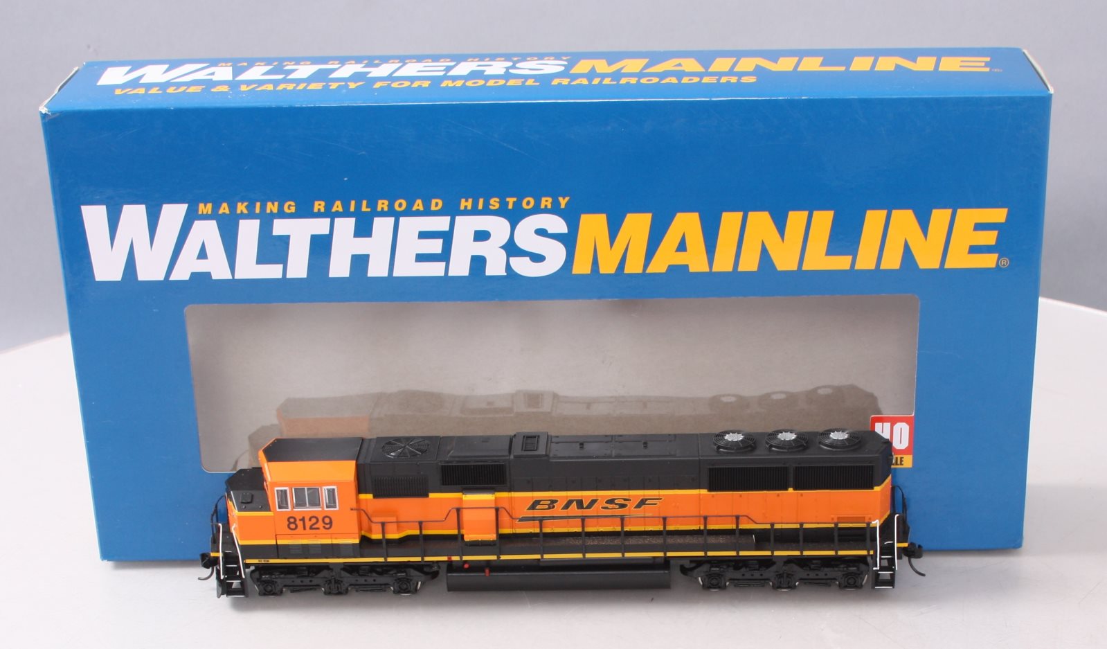 Walthers 910-20304 HO BNSF EMD SD60M Diesel Locomotive #8129 w