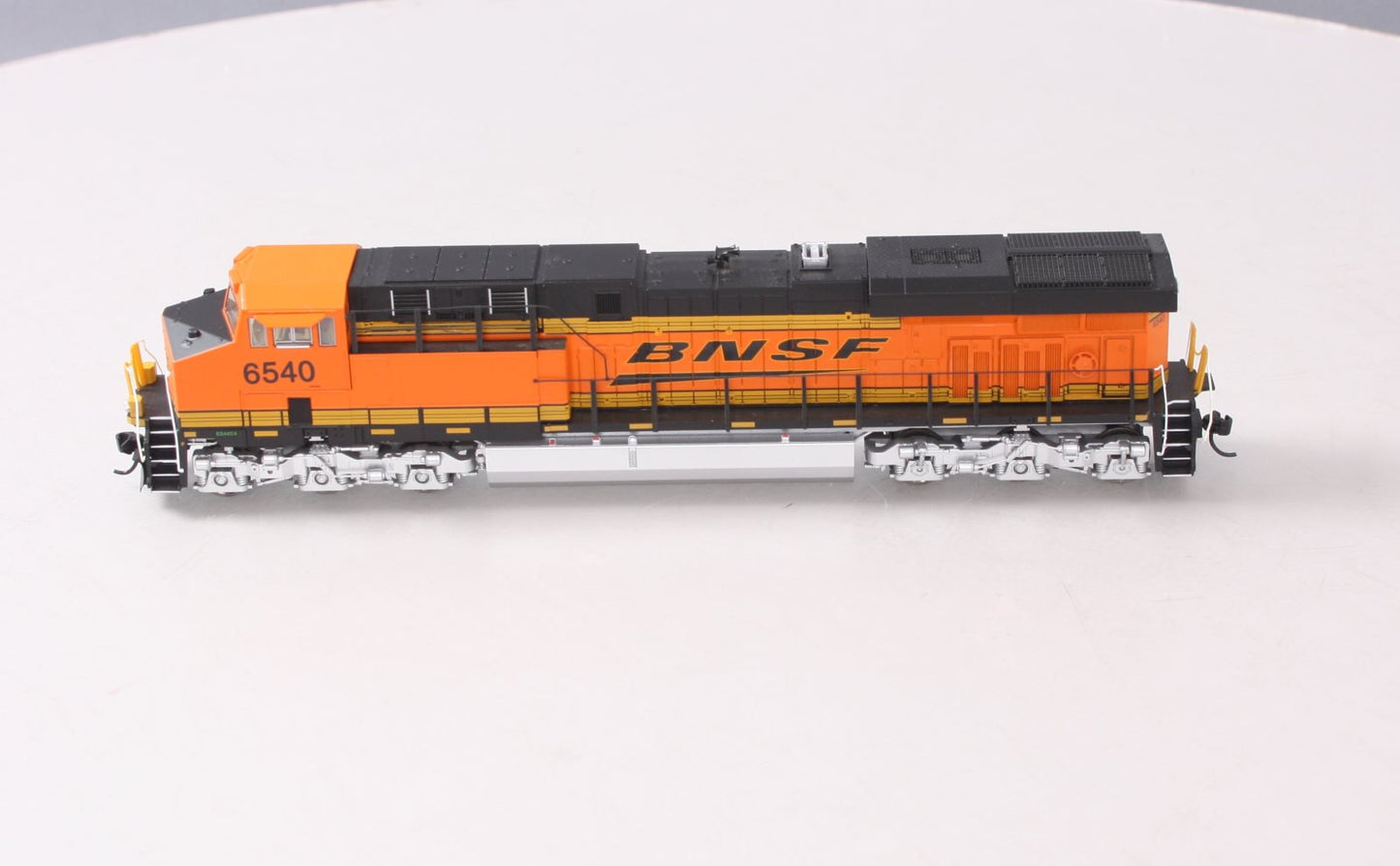 Walthers 910-20186 HO BNSF GE ES44 Diesel Locomotive with Sound & DCC #6540