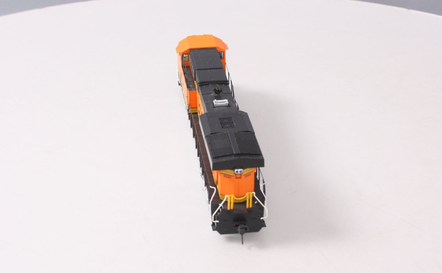 Walthers 910-20186 HO BNSF GE ES44 Diesel Locomotive with Sound & DCC #6540