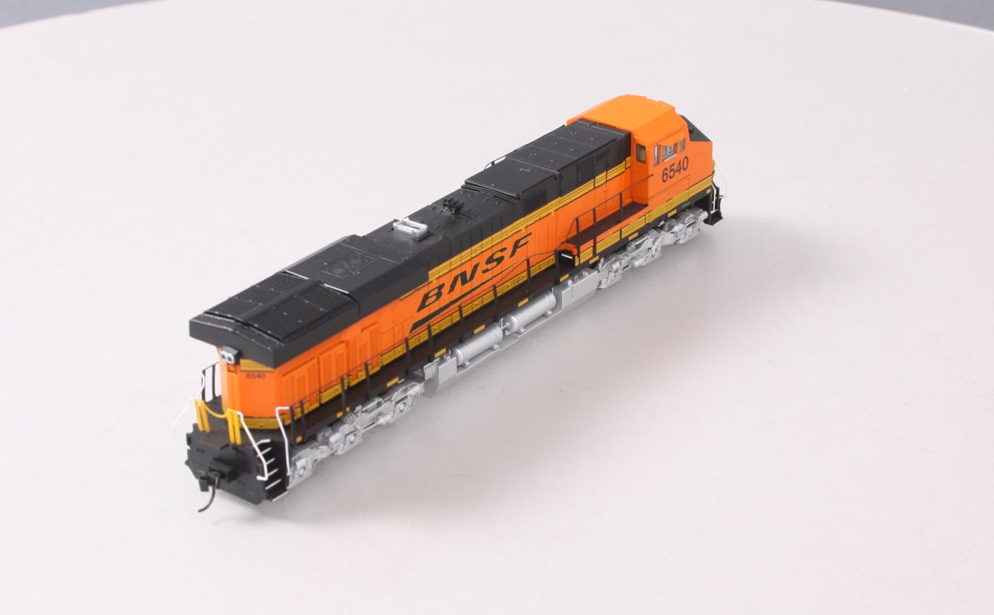 Walthers 910-20186 HO BNSF GE ES44 Diesel Locomotive with Sound & DCC #6540