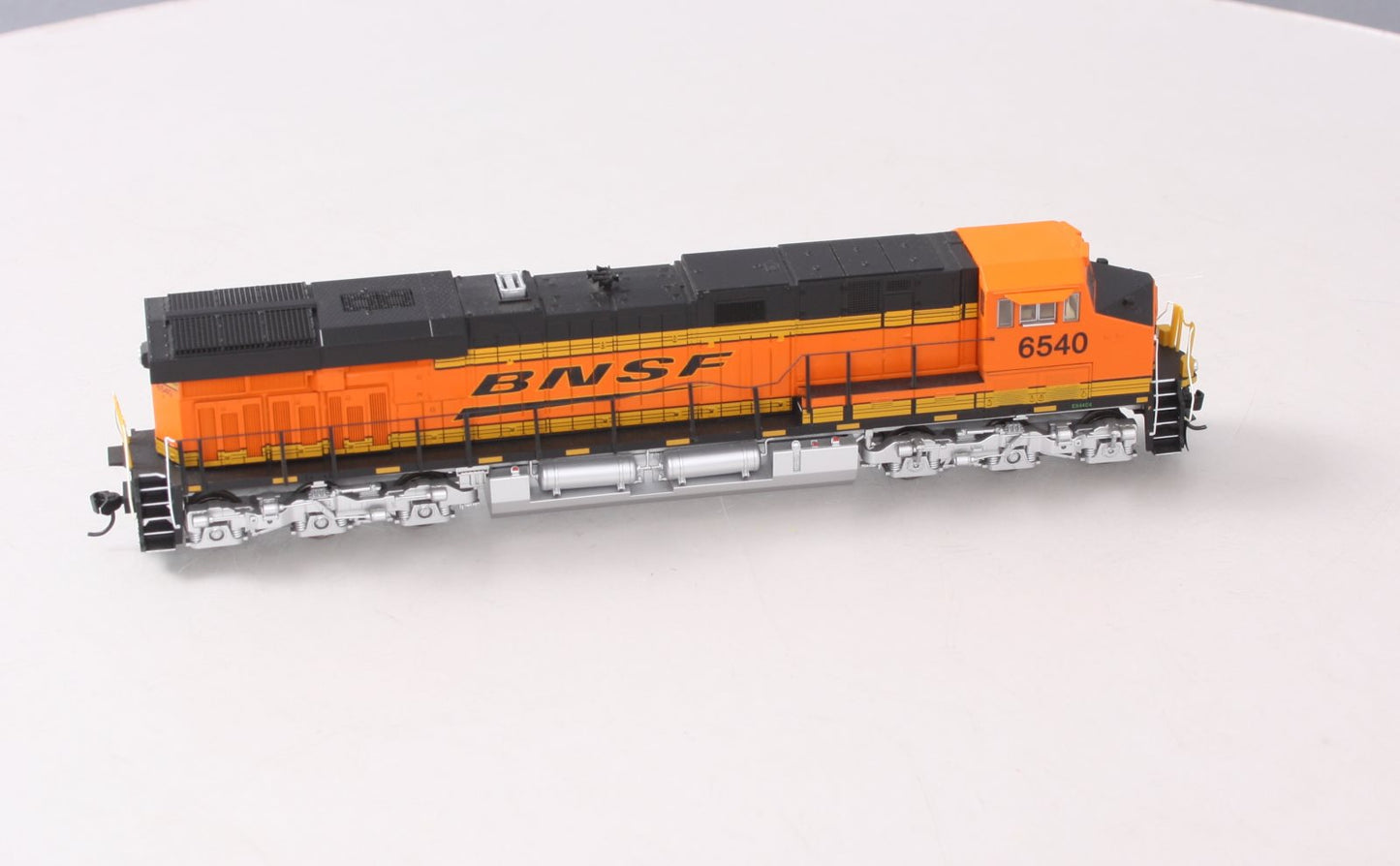 Walthers 910-20186 HO BNSF GE ES44 Diesel Locomotive with Sound & DCC #6540