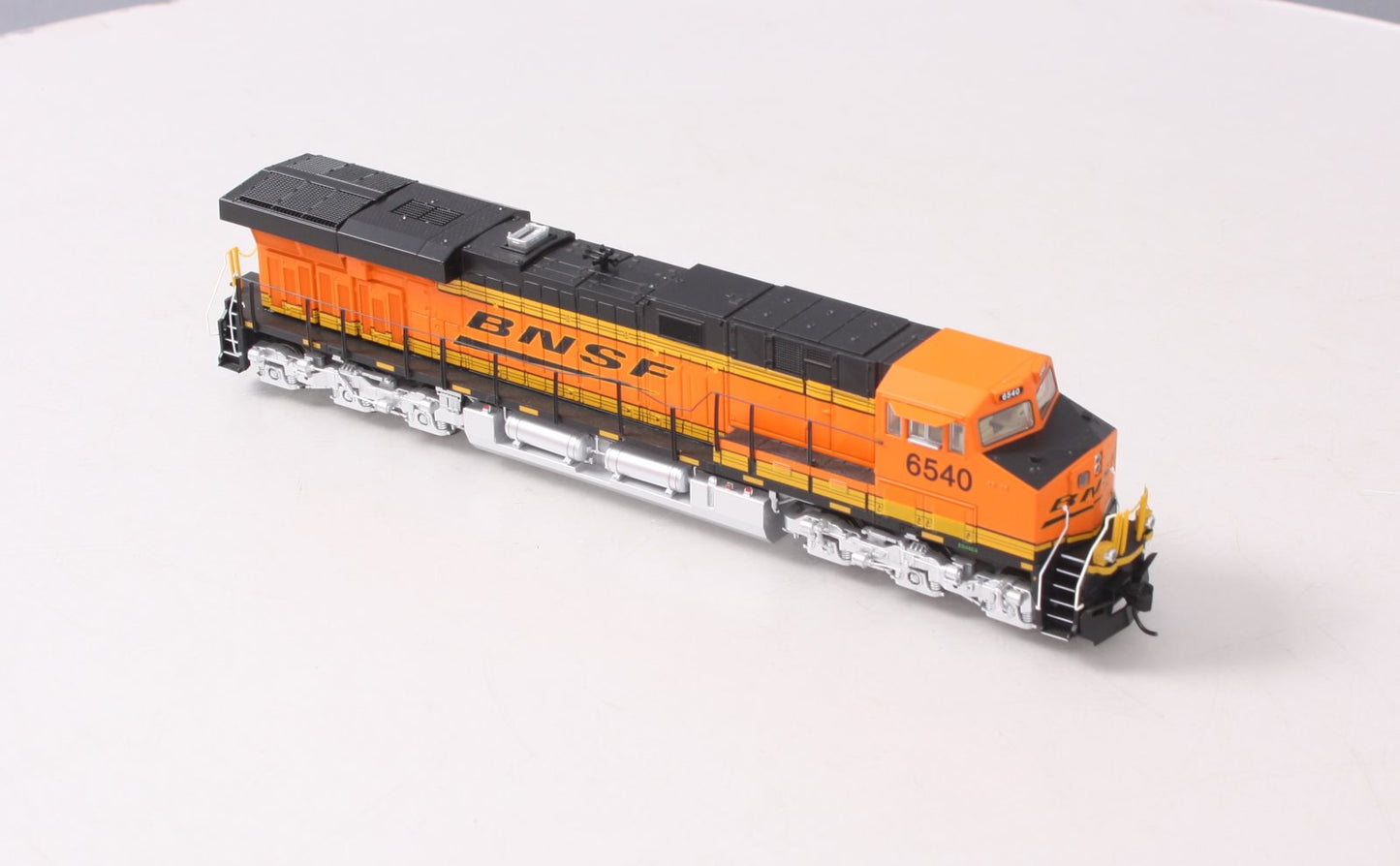 Walthers 910-20186 HO BNSF GE ES44 Diesel Locomotive with Sound & DCC #6540