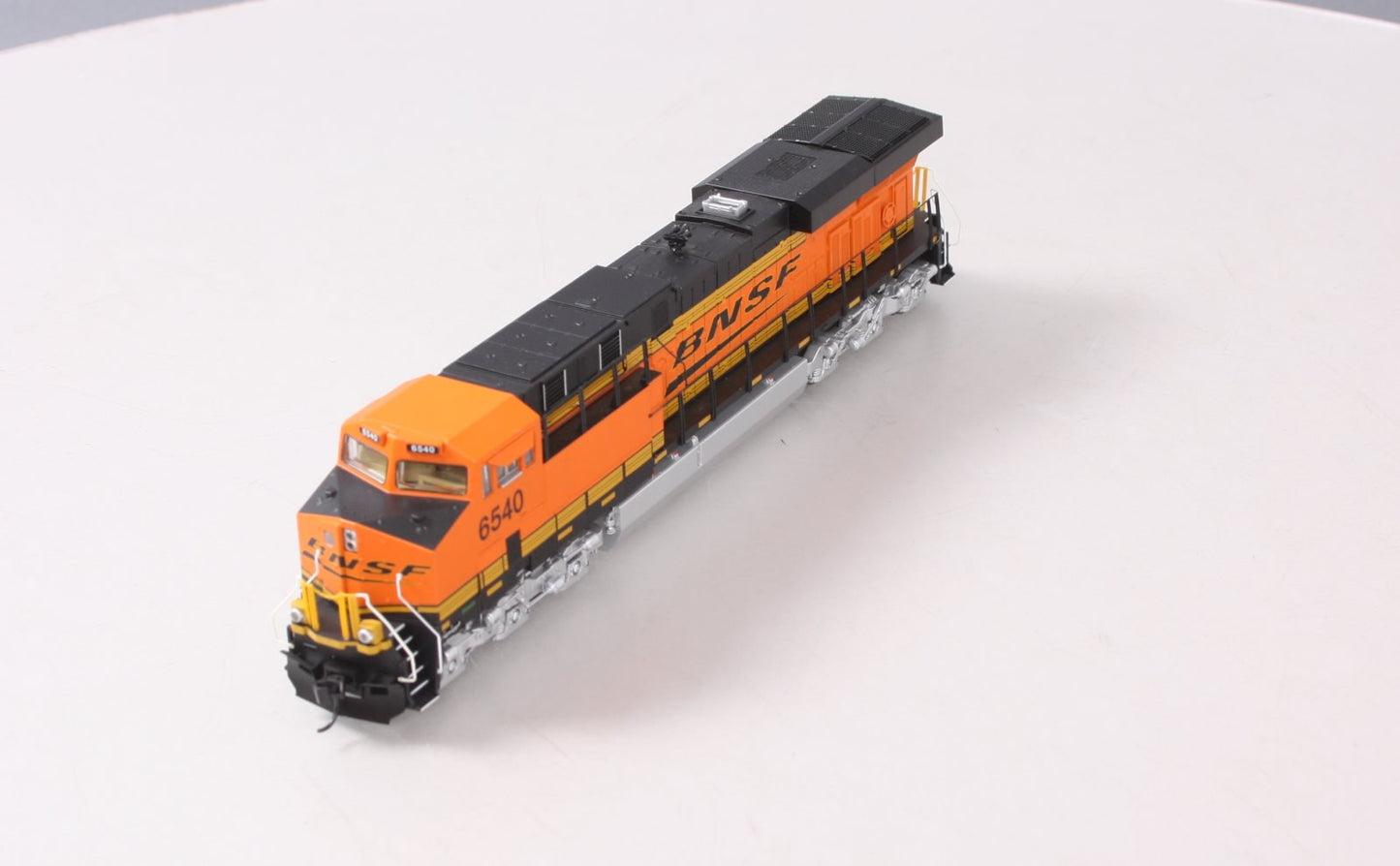 Walthers 910-20186 HO BNSF GE ES44 Diesel Locomotive with Sound & DCC #6540