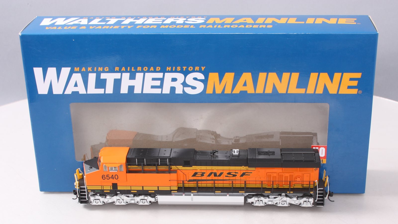 Walthers 910-20186 HO BNSF GE ES44 Diesel Locomotive with Sound & DCC #6540