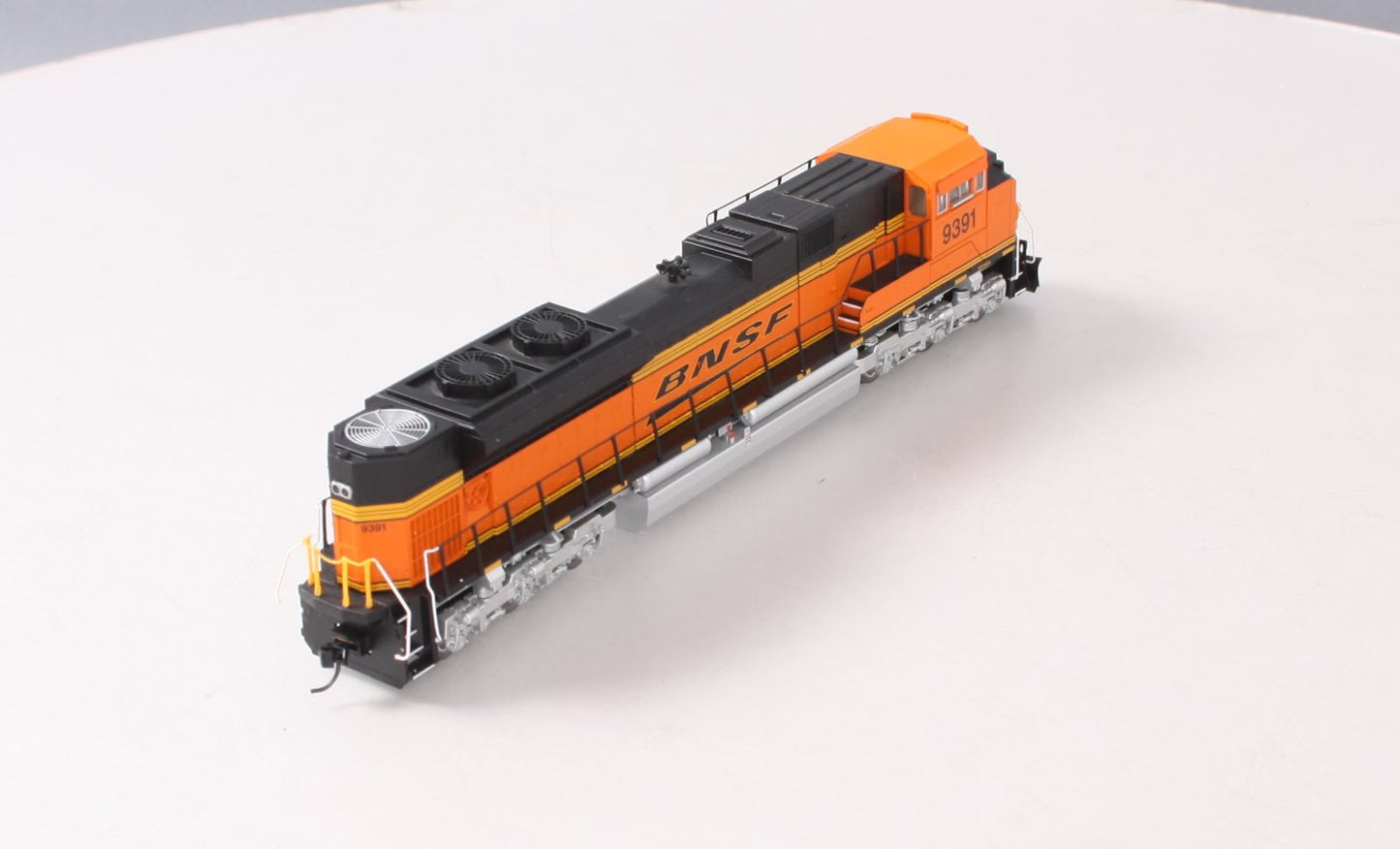 Walthers 910-19846 HO Burlington Northern Santa Fe EMD SD70ACe Diesel Loco #9391