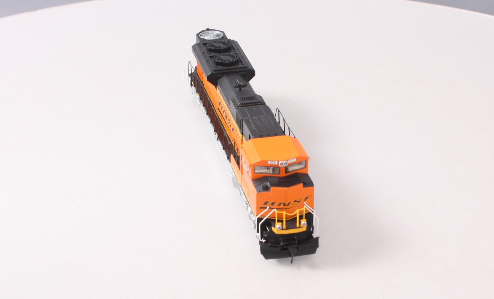 Walthers 910-19846 HO Burlington Northern Santa Fe EMD SD70ACe Diesel Loco #9391