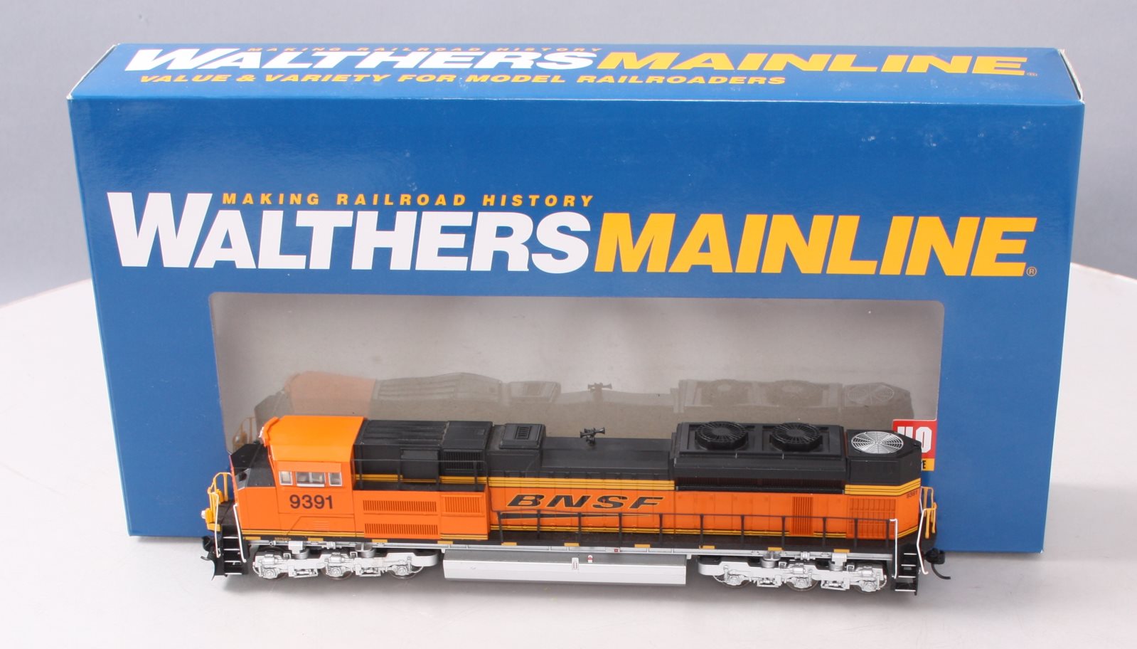 Walthers 910-19846 HO Burlington Northern Santa Fe EMD SD70ACe Diesel Loco #9391