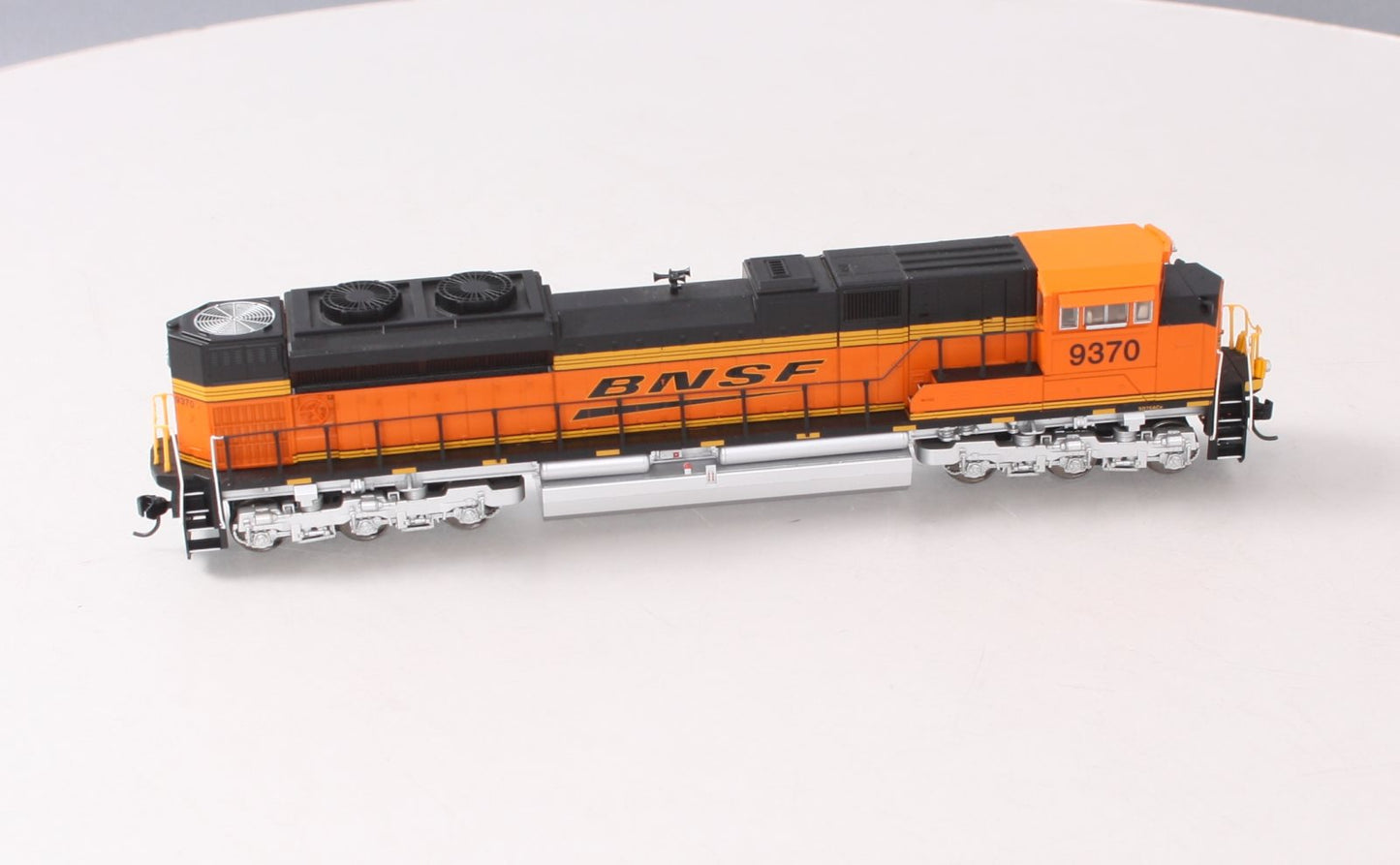 Walthers 910-19845 HO Burlington Northern Santa Fe EMD SD70ACe Diesel Loco #9370