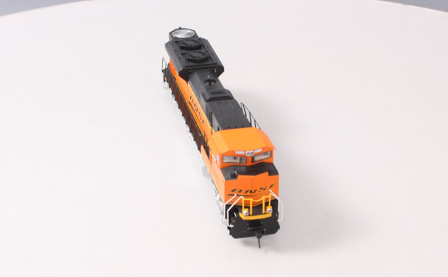 Walthers 910-19845 HO Burlington Northern Santa Fe EMD SD70ACe Diesel Loco #9370