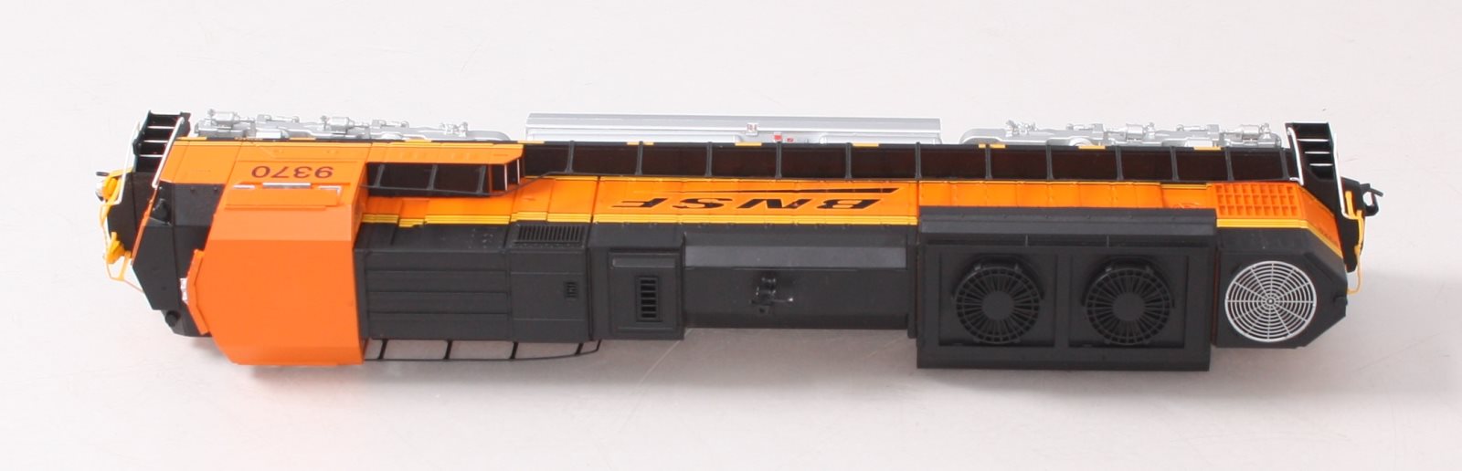 Walthers 910-19845 HO Burlington Northern Santa Fe EMD SD70ACe Diesel Loco #9370