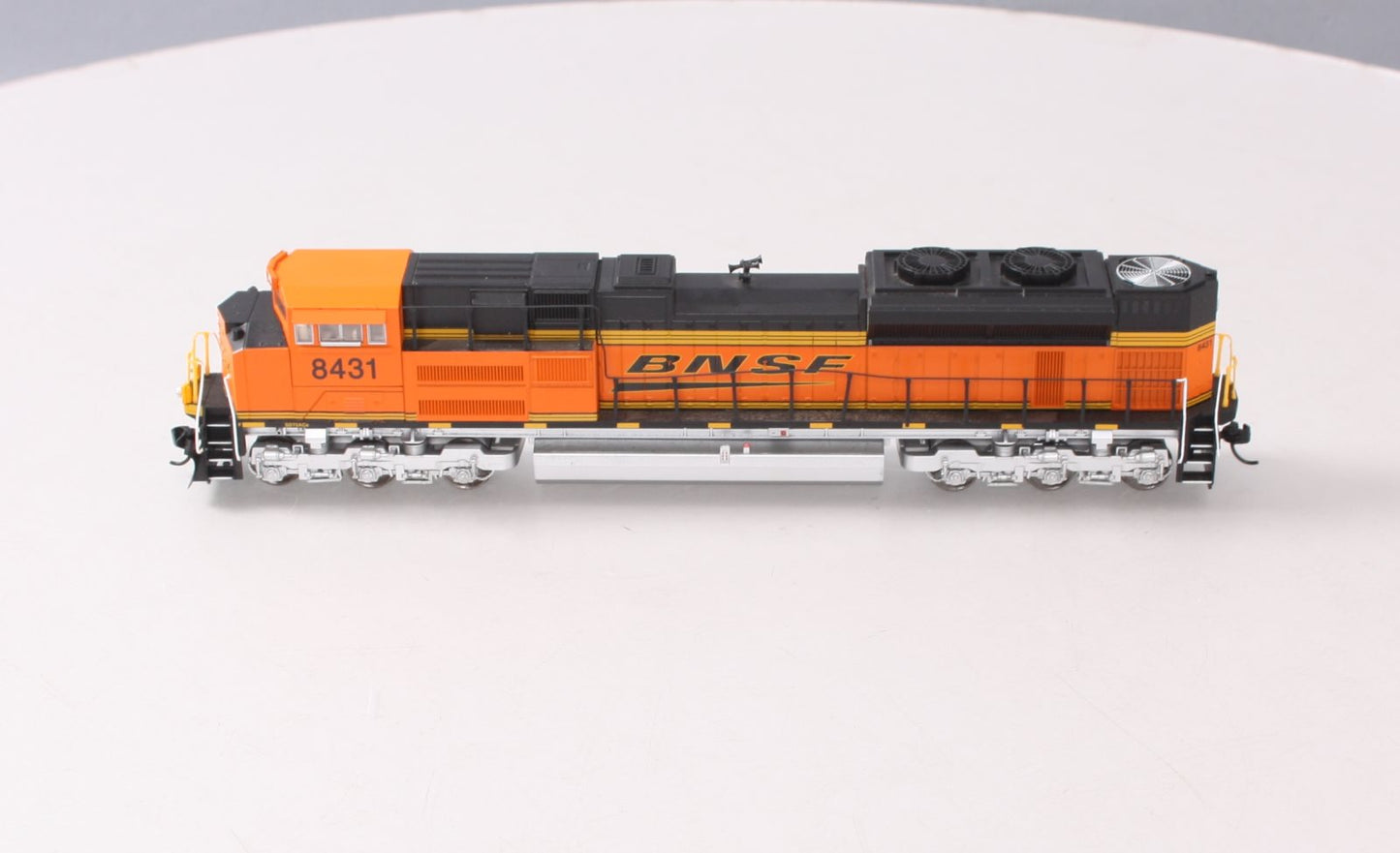 Walthers 910-19855 HO BNSF EMD SD70ACe Diesel Locomotive #8431 w/ Sound/DCC