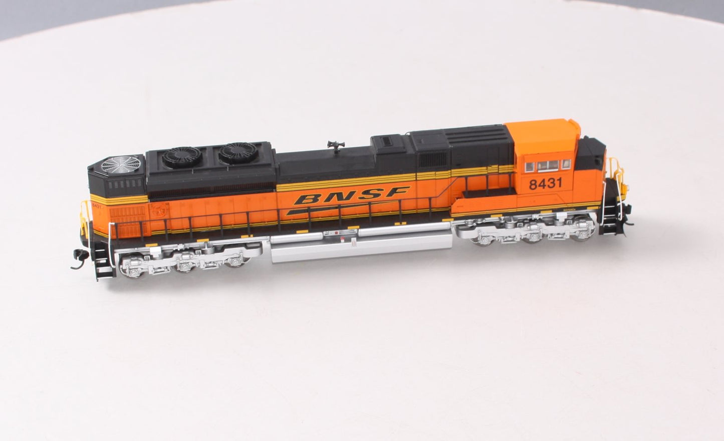 Walthers 910-19855 HO BNSF EMD SD70ACe Diesel Locomotive #8431 w/ Sound/DCC