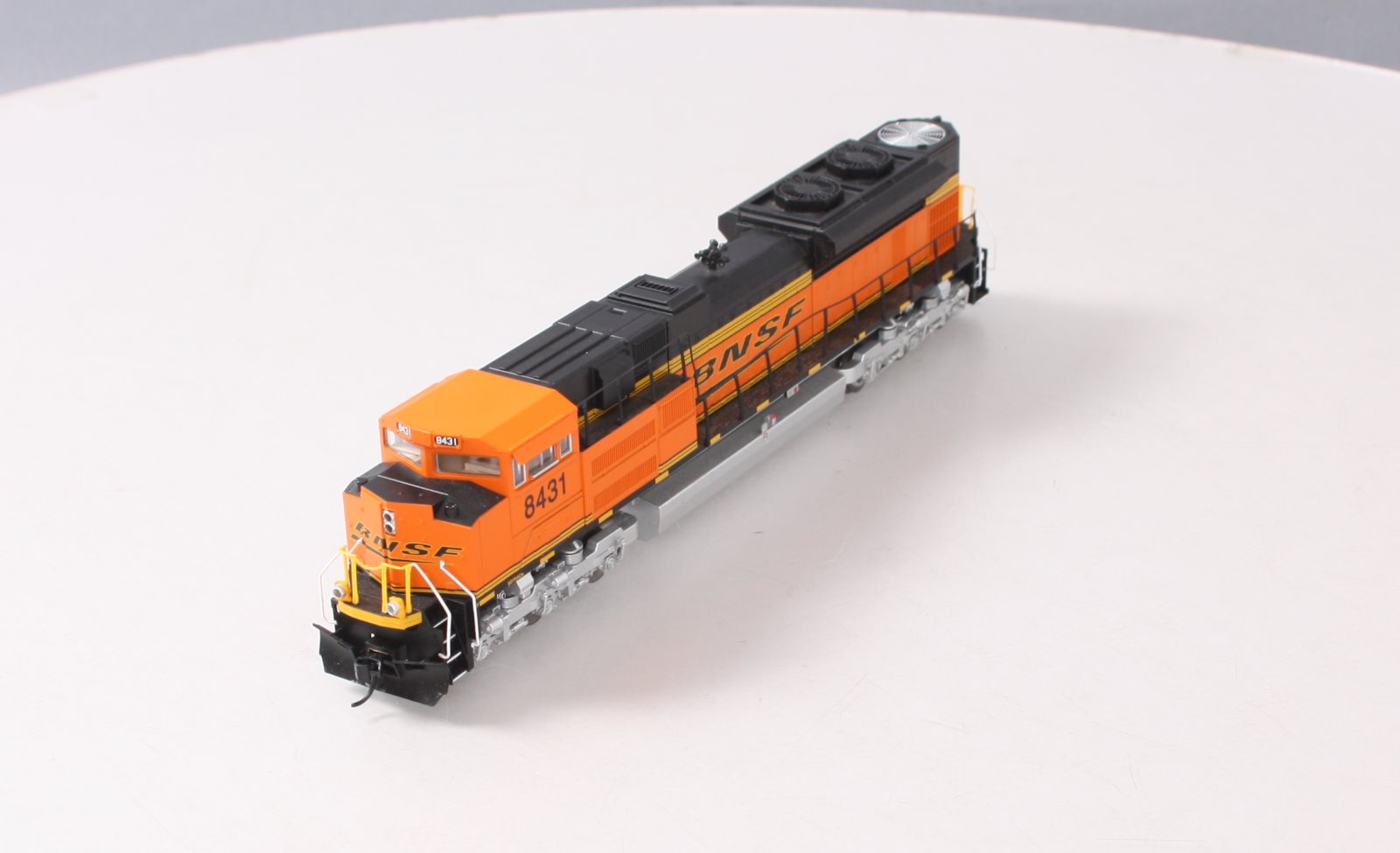 Walthers 910-19855 HO BNSF EMD SD70ACe Diesel Locomotive #8431 w/ Sound/DCC