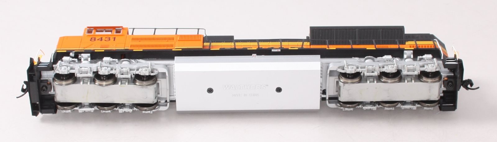 Walthers 910-19855 HO BNSF EMD SD70ACe Diesel Locomotive #8431 w/ Sound/DCC