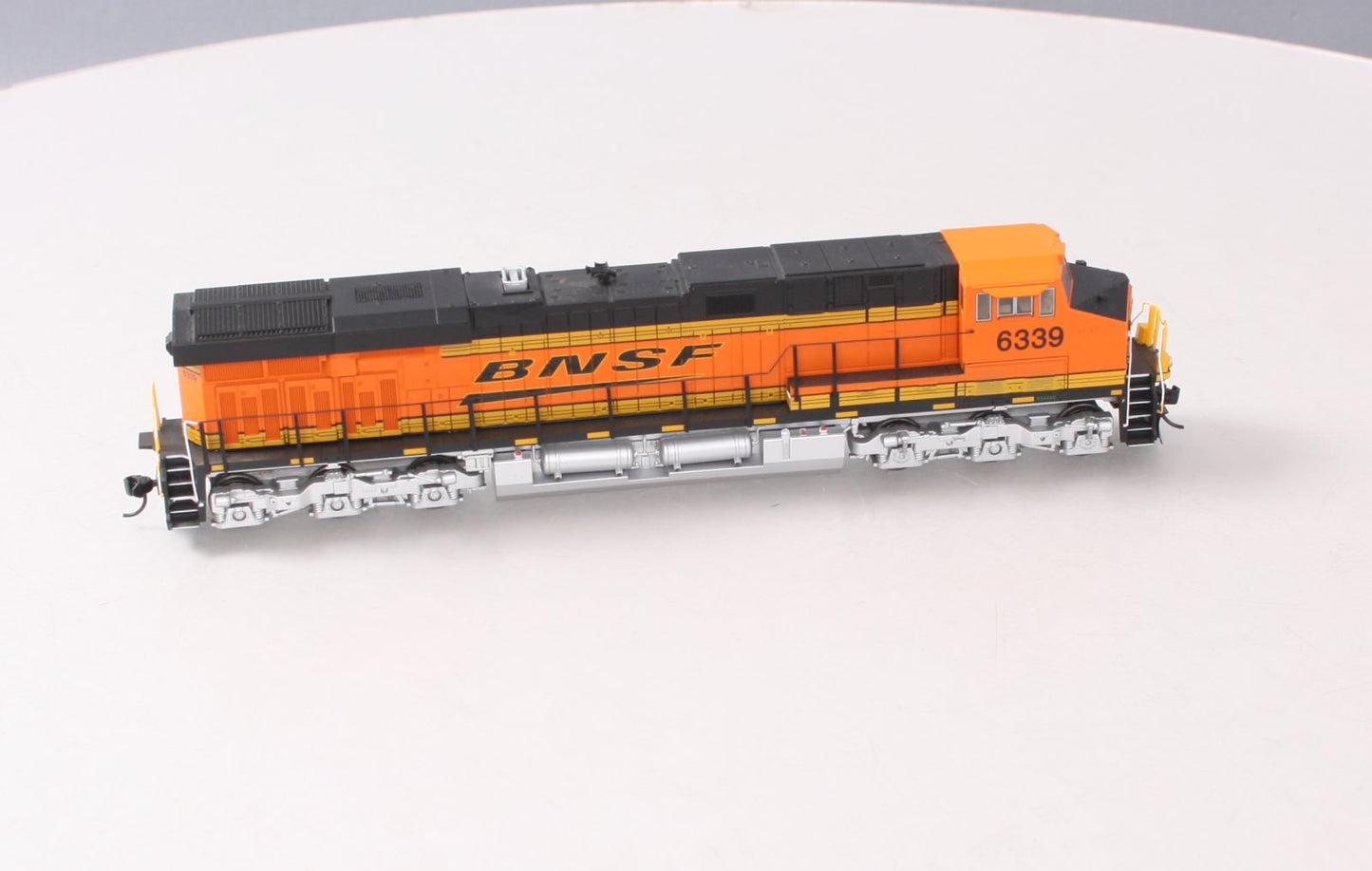 Walthers 910-20163 HO BNSF GE ES44AC Diesel Locomotive #6339 w/ Sound/DCC
