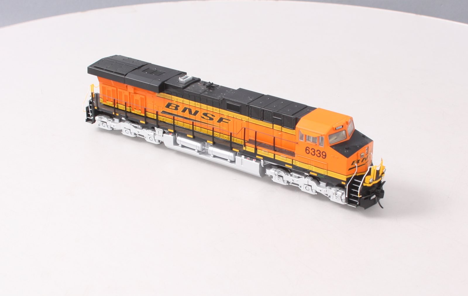 Walthers 910-20163 HO BNSF GE ES44AC Diesel Locomotive #6339 w/ Sound/DCC