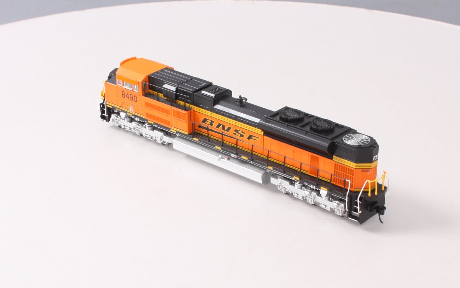 Walthers 910-19856 HO BNSF EMD SD70ACe Diesel Locomotive #8490 w/ Sound & DCC