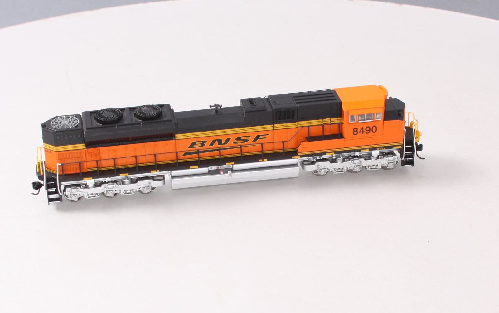 Walthers 910-19856 HO BNSF EMD SD70ACe Diesel Locomotive #8490 w/ Sound & DCC