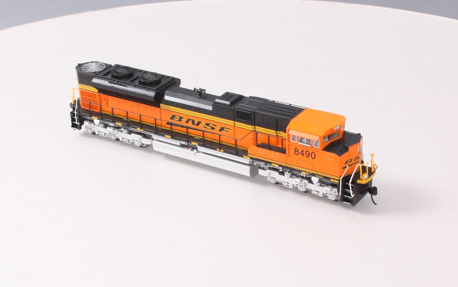 Walthers 910-19856 HO BNSF EMD SD70ACe Diesel Locomotive #8490 w/ Sound & DCC
