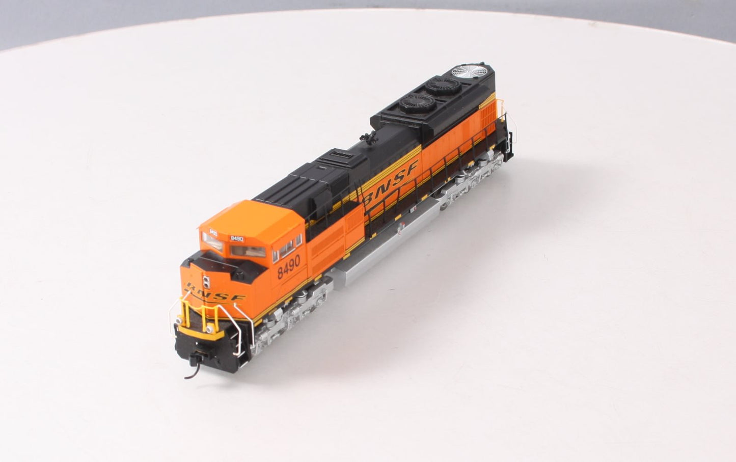 Walthers 910-19856 HO BNSF EMD SD70ACe Diesel Locomotive #8490 w/ Sound & DCC