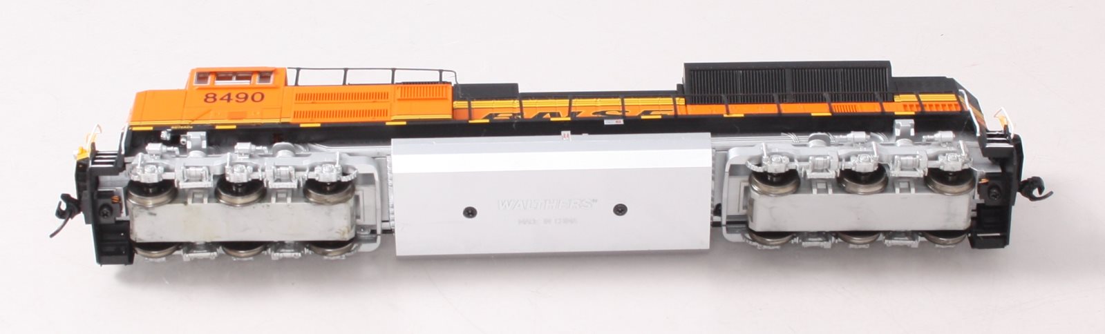 Walthers 910-19856 HO BNSF EMD SD70ACe Diesel Locomotive #8490 w/ Sound & DCC