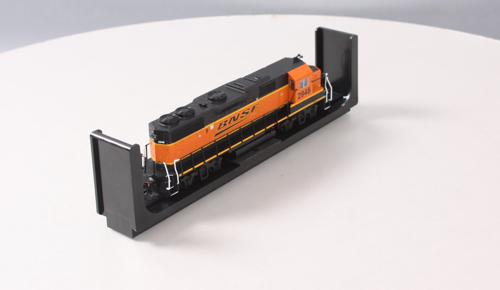 Atlas 10001786 HO BNSF Railway EMD GP39-2 with Sound & DCC - Gold #2948