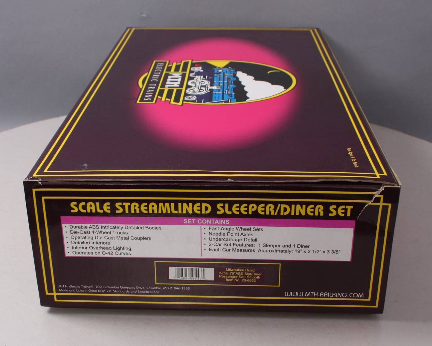 MTH 20-6652 O Milwaukee 70' Streamlined Slpr/Diner Passenger Cars (Set of 2)