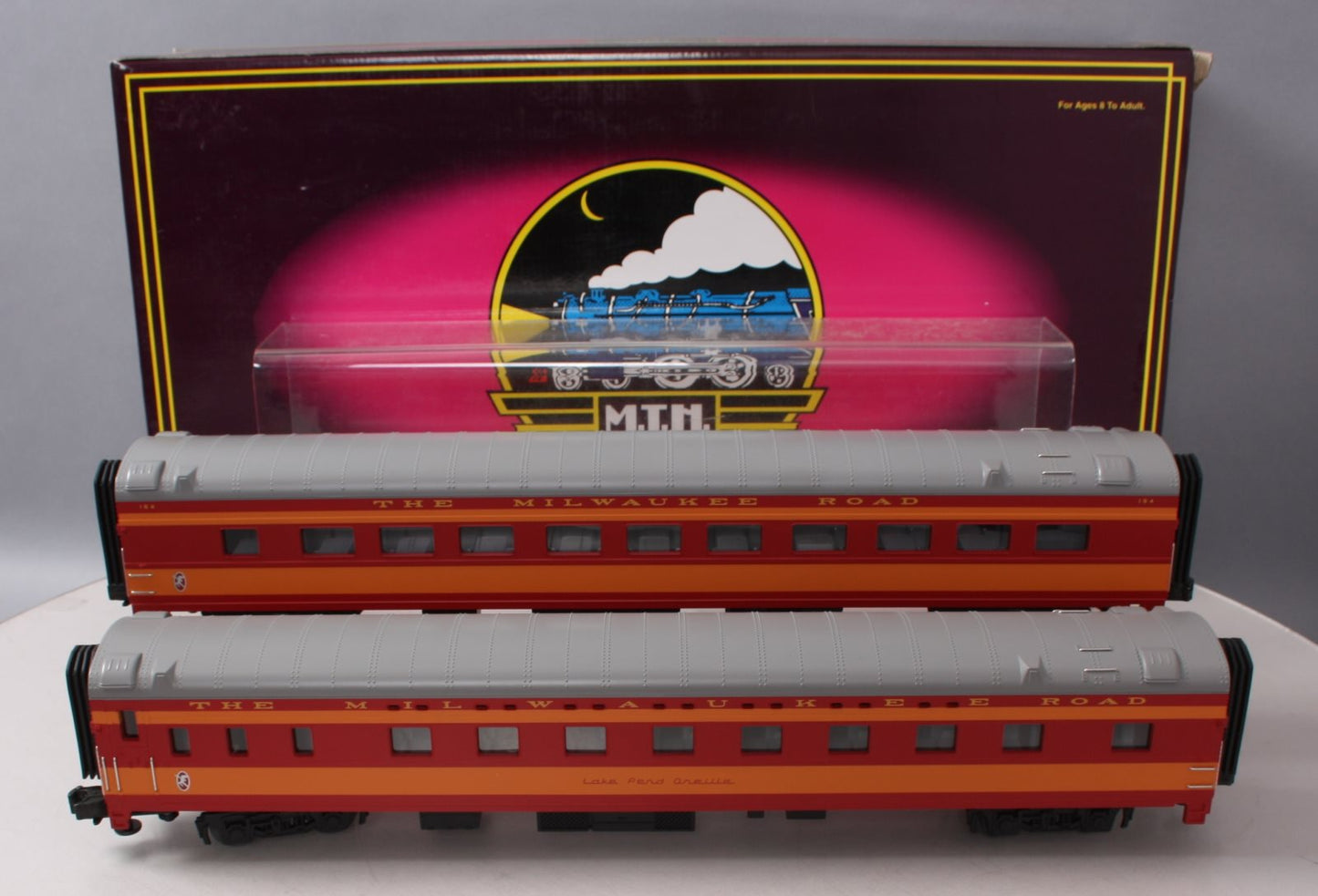 MTH 20-6652 O Milwaukee 70' Streamlined Slpr/Diner Passenger Cars (Set of 2)