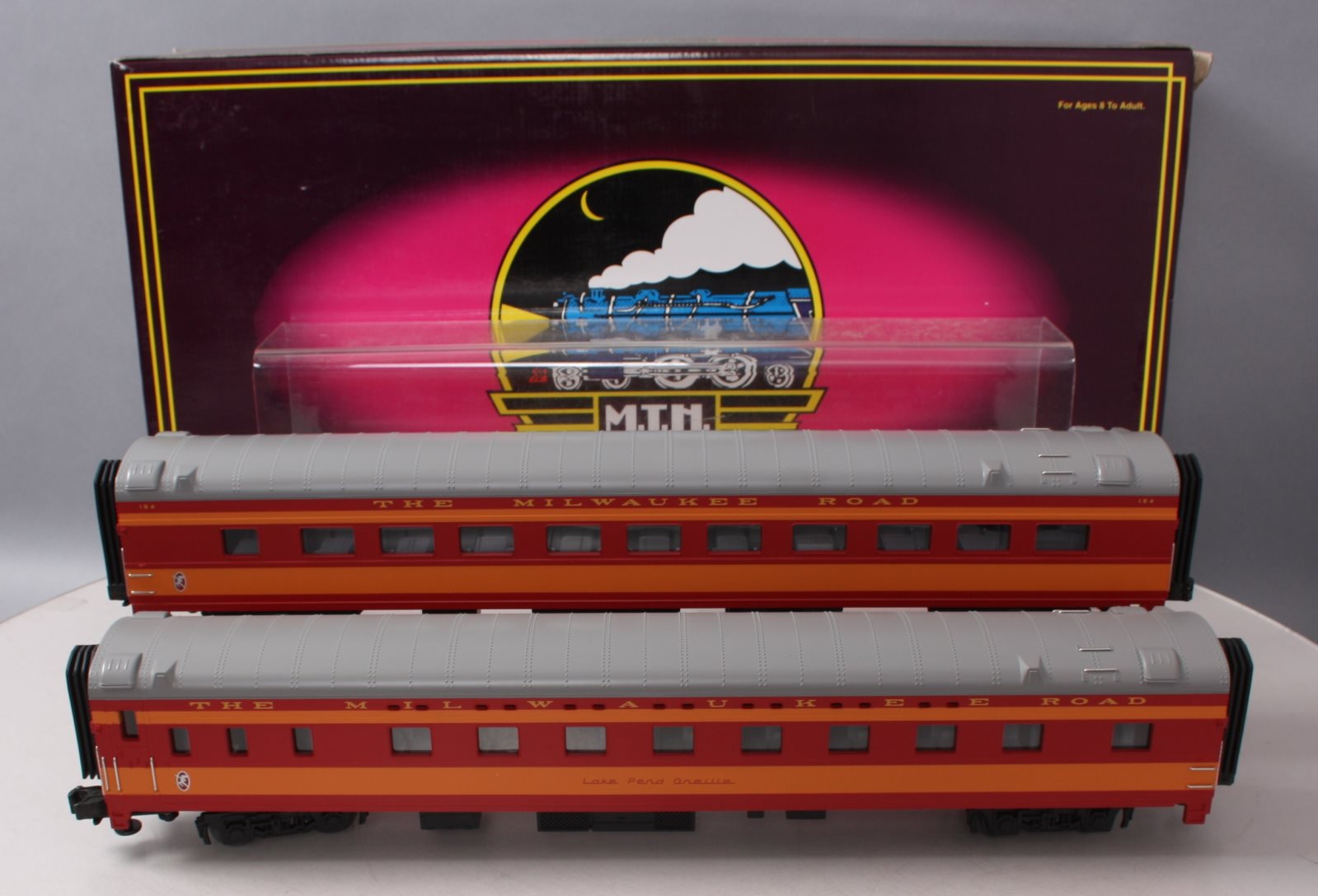 MTH 20-6652 O Milwaukee 70' Streamlined Slpr/Diner Passenger Cars (Set of 2)