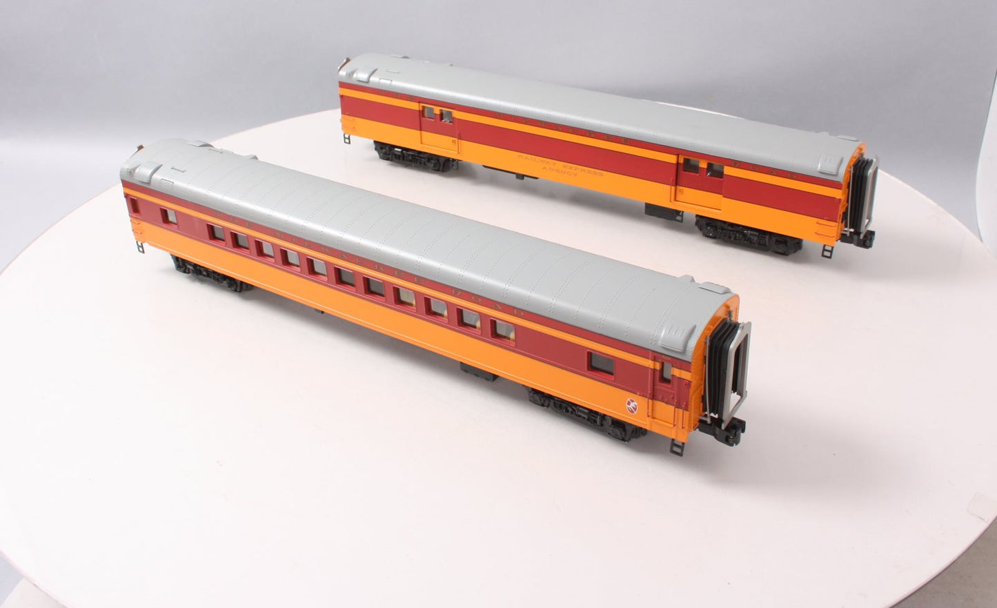 MTH 20-69173 O Gauge Milwaukee Road 70' Streamlined 2-Car Passenger Set