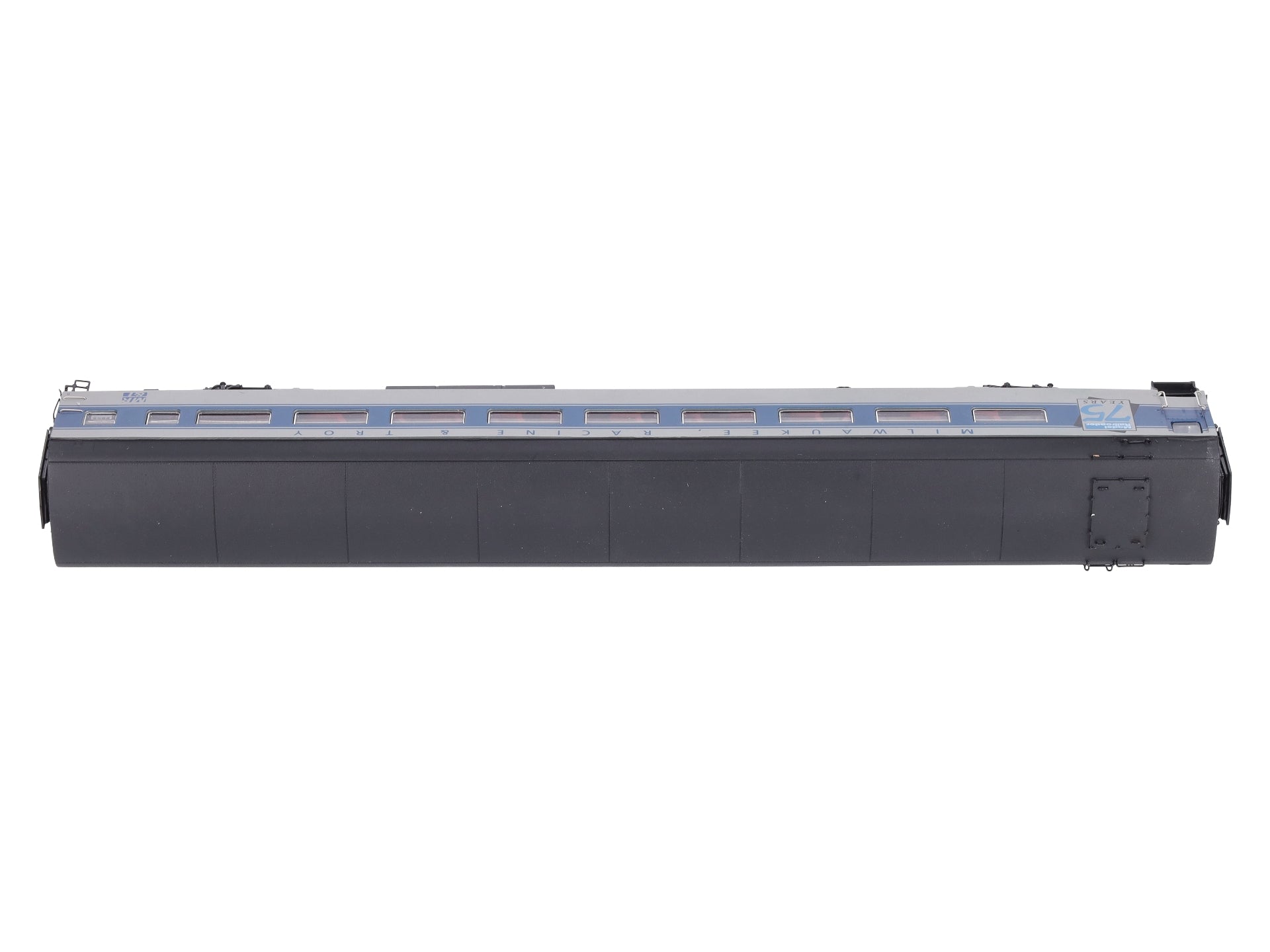 Rapido Trains 105021 HO Milwaukee, Racine & Troy 52-Seat Dayniter Leg-Rest Coach