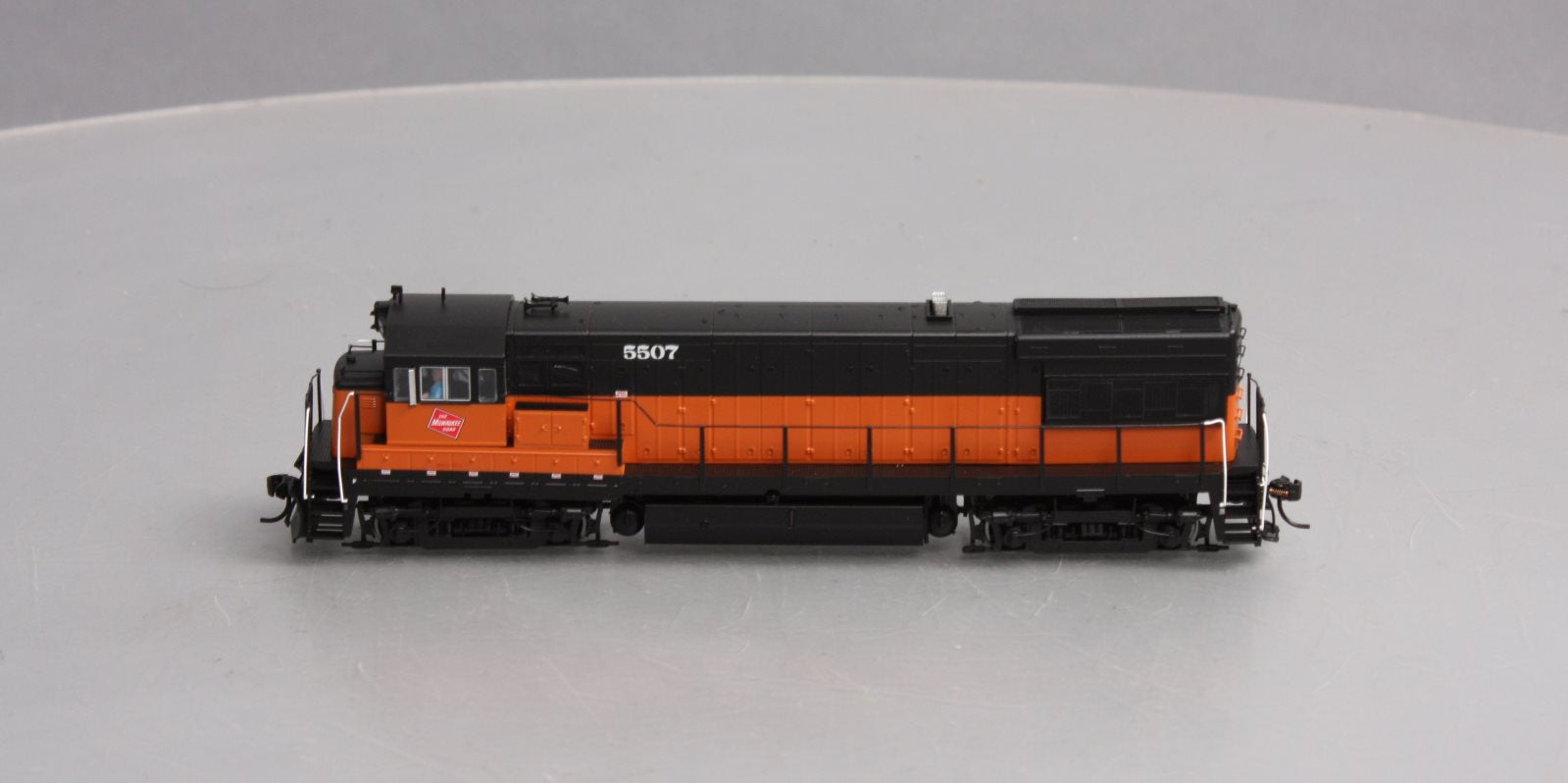Walthers 48662 Millwaukee Road GE U28B Diesel Locomotive #5507