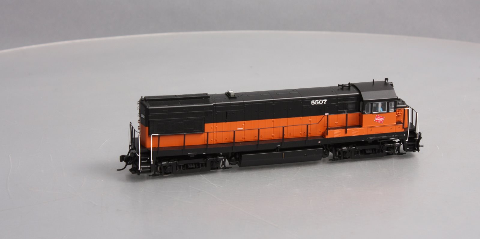 Walthers 48662 Millwaukee Road GE U28B Diesel Locomotive #5507