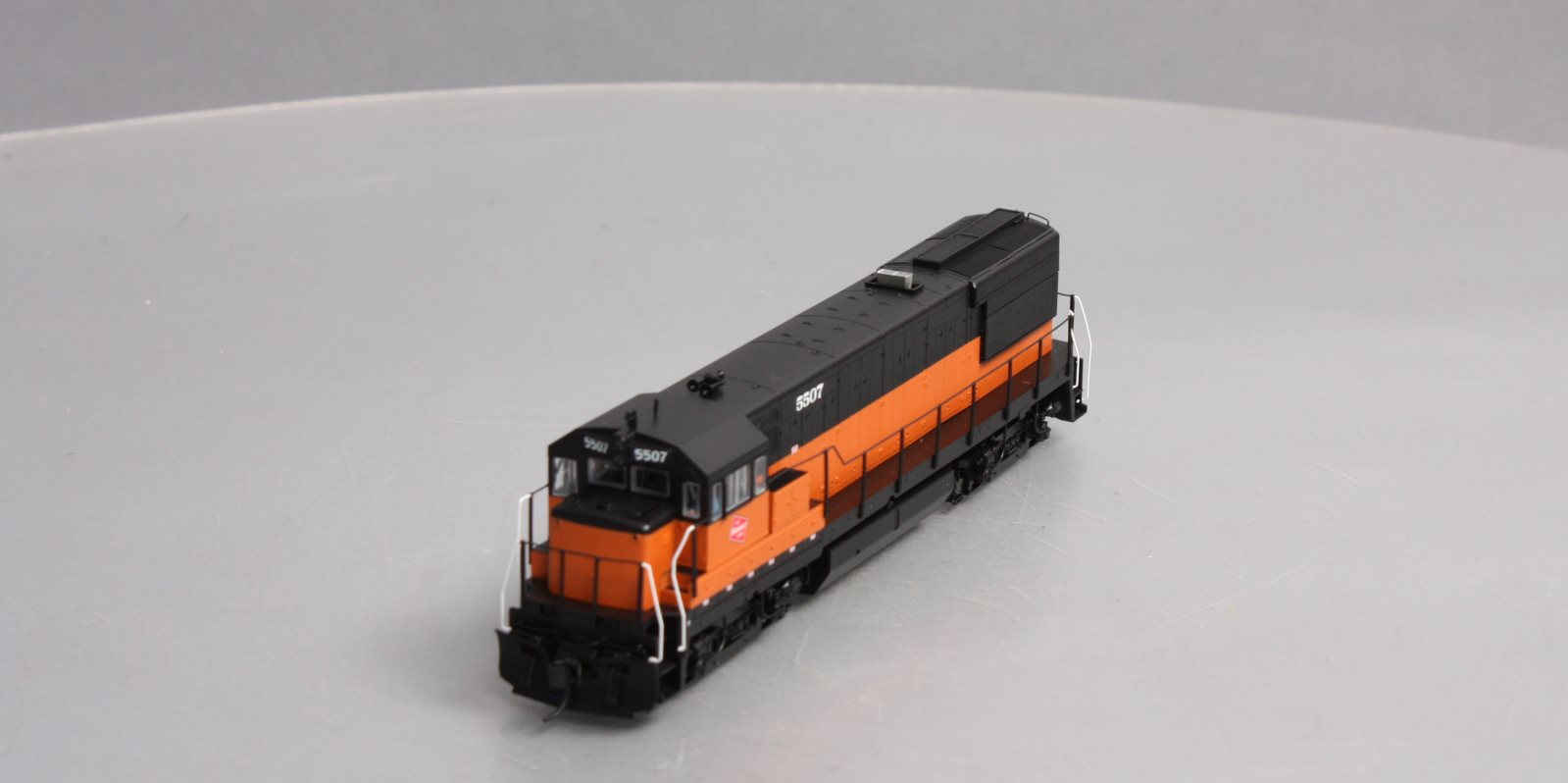 Walthers 48662 Millwaukee Road GE U28B Diesel Locomotive #5507