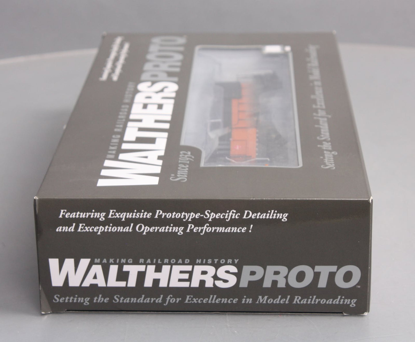 Walthers 48662 Millwaukee Road GE U28B Diesel Locomotive #5507