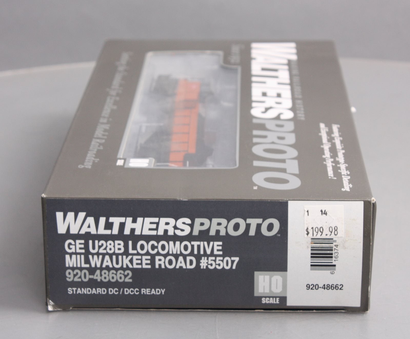 Walthers 48662 Millwaukee Road GE U28B Diesel Locomotive #5507