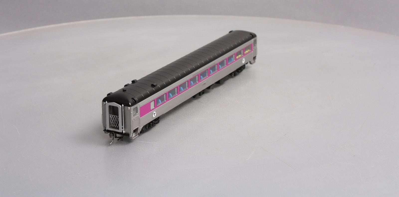 Rapido Trains 017248 HO MBTA NH 8600 Series Coach Car w/o Skirts #2553