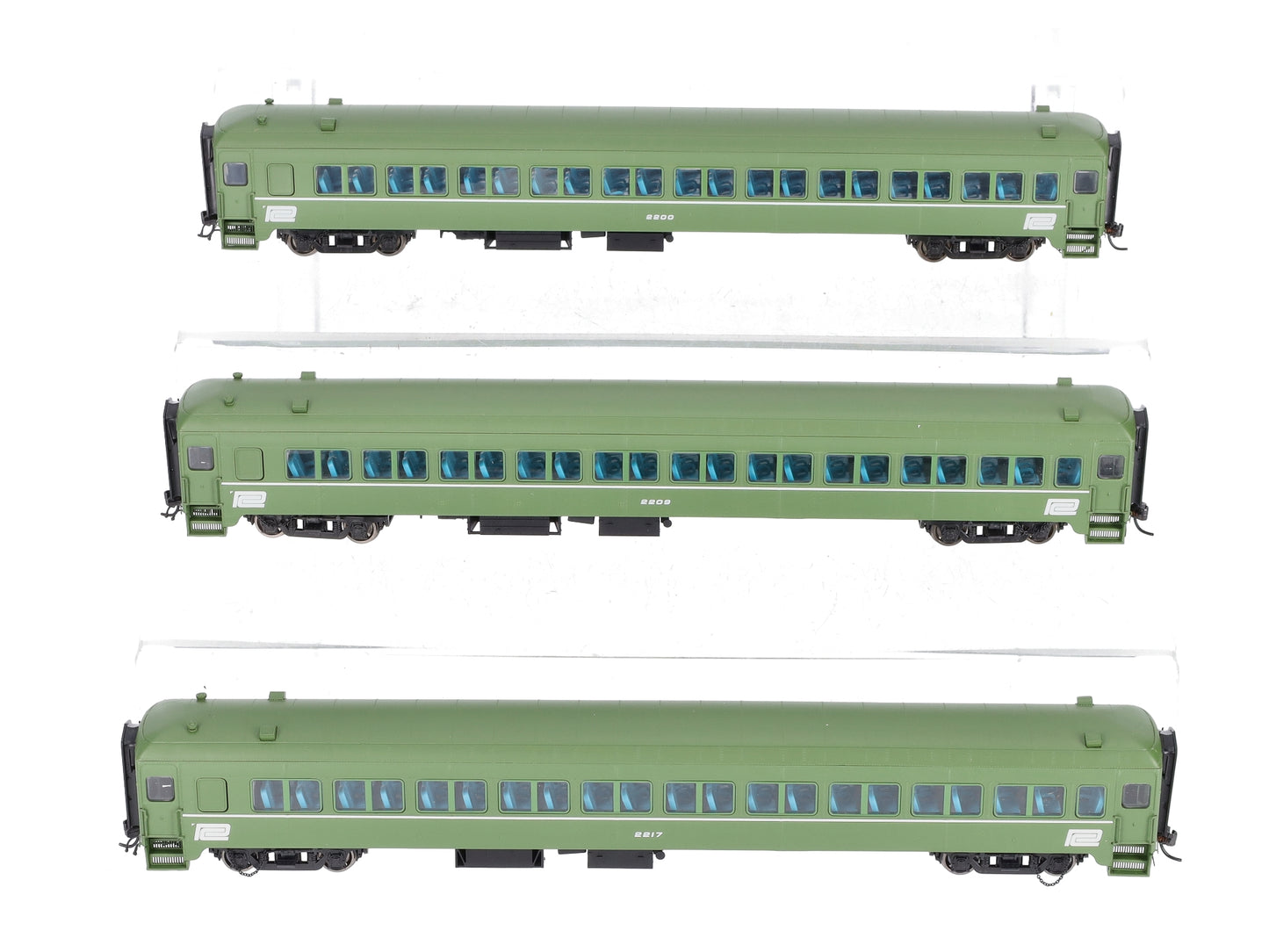 Rapido Trains 109072 HO Penn Central Lightweight 10-Window Coach (3)