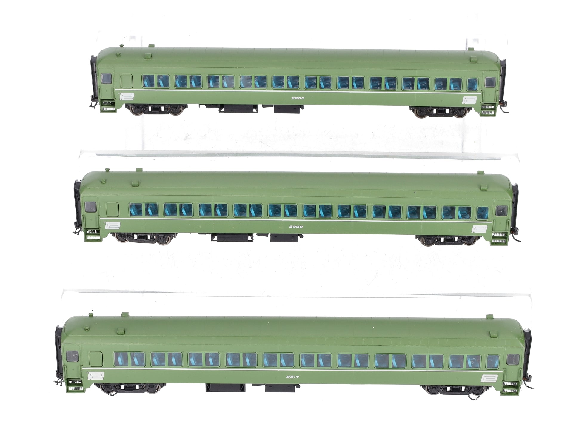 Rapido Trains 109072 HO Penn Central Lightweight 10-Window Coach (3)