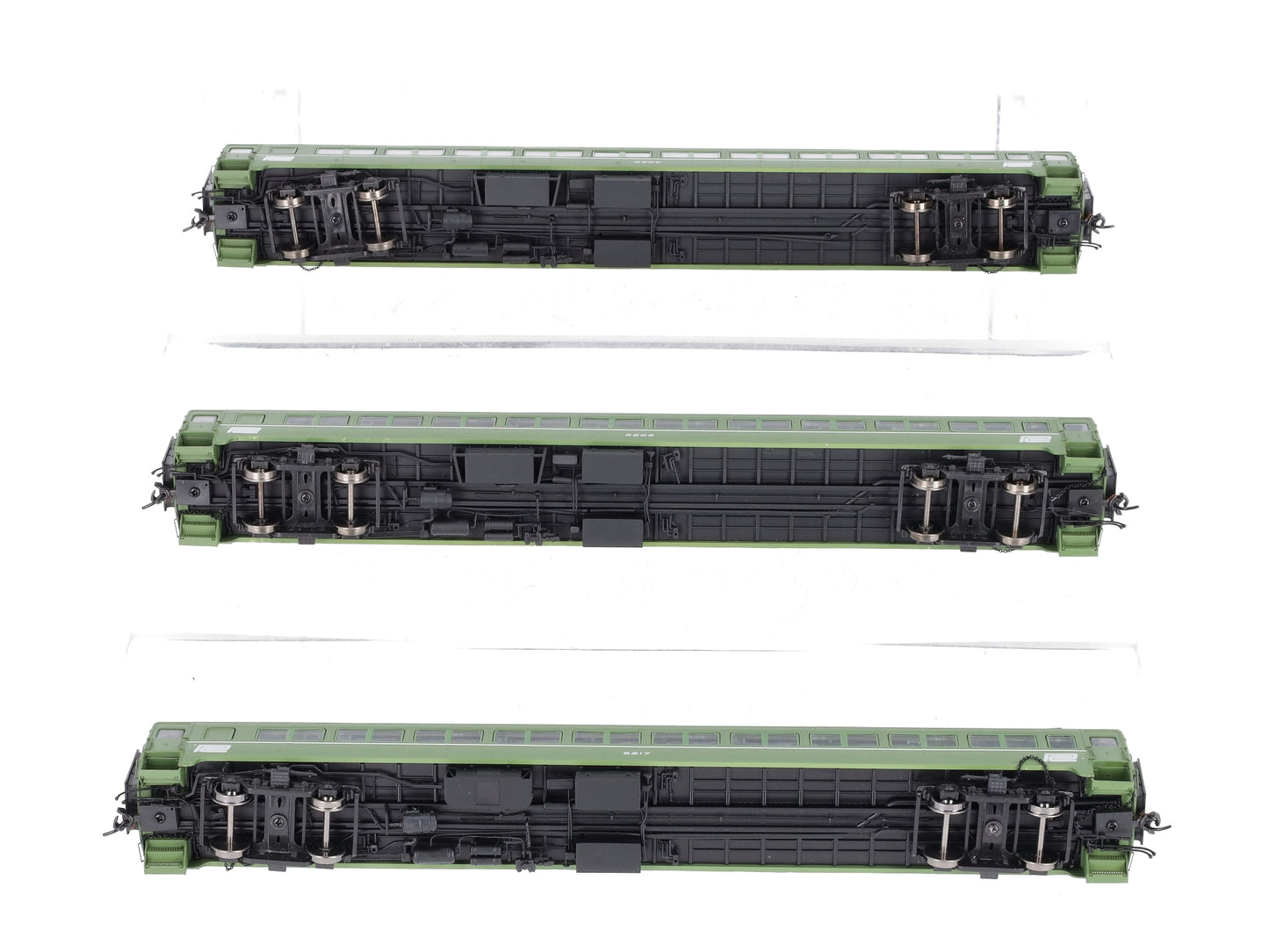 Rapido Trains 109072 HO Penn Central Lightweight 10-Window Coach (3)